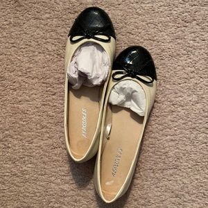 Women’s Aerosole flats